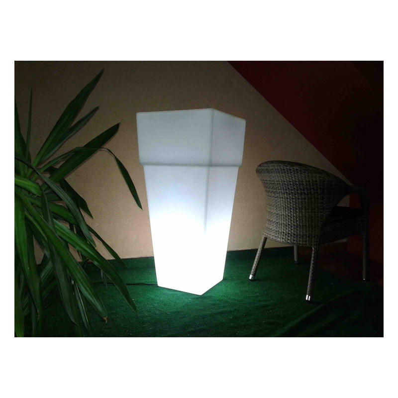Macetero luz blanca ideal para hostelería, eventos, ocio nocturno, etc. Macetero luz blanco y opción de colores diferentes.